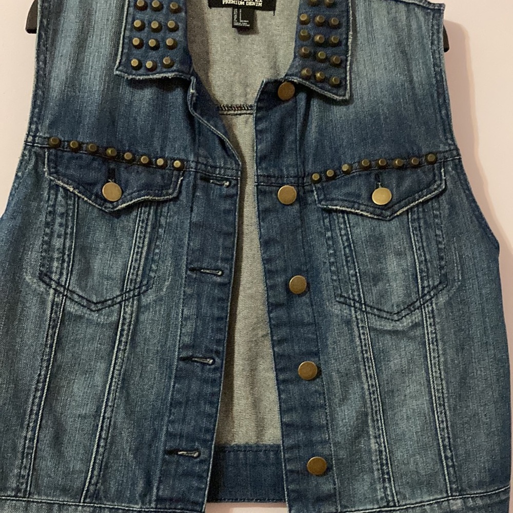 Forever 21 Jean Jacket- Like New - Picture 5 of 8